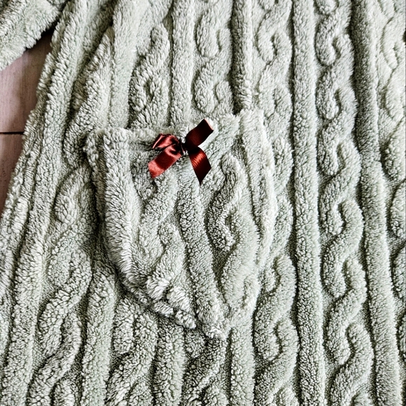 Elegant Green Cable Knit Dress - Picture 2 of 5